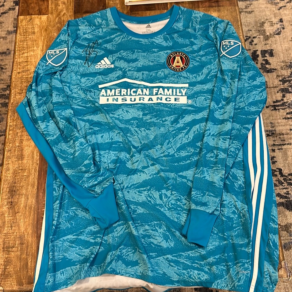 Atlanta United Brad Guzan Autographed Adidas Goalie Jersey XXL